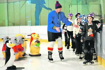 Лед ждет: В Мелитополе мальчишек и девчонок приглашают заниматься хоккеем