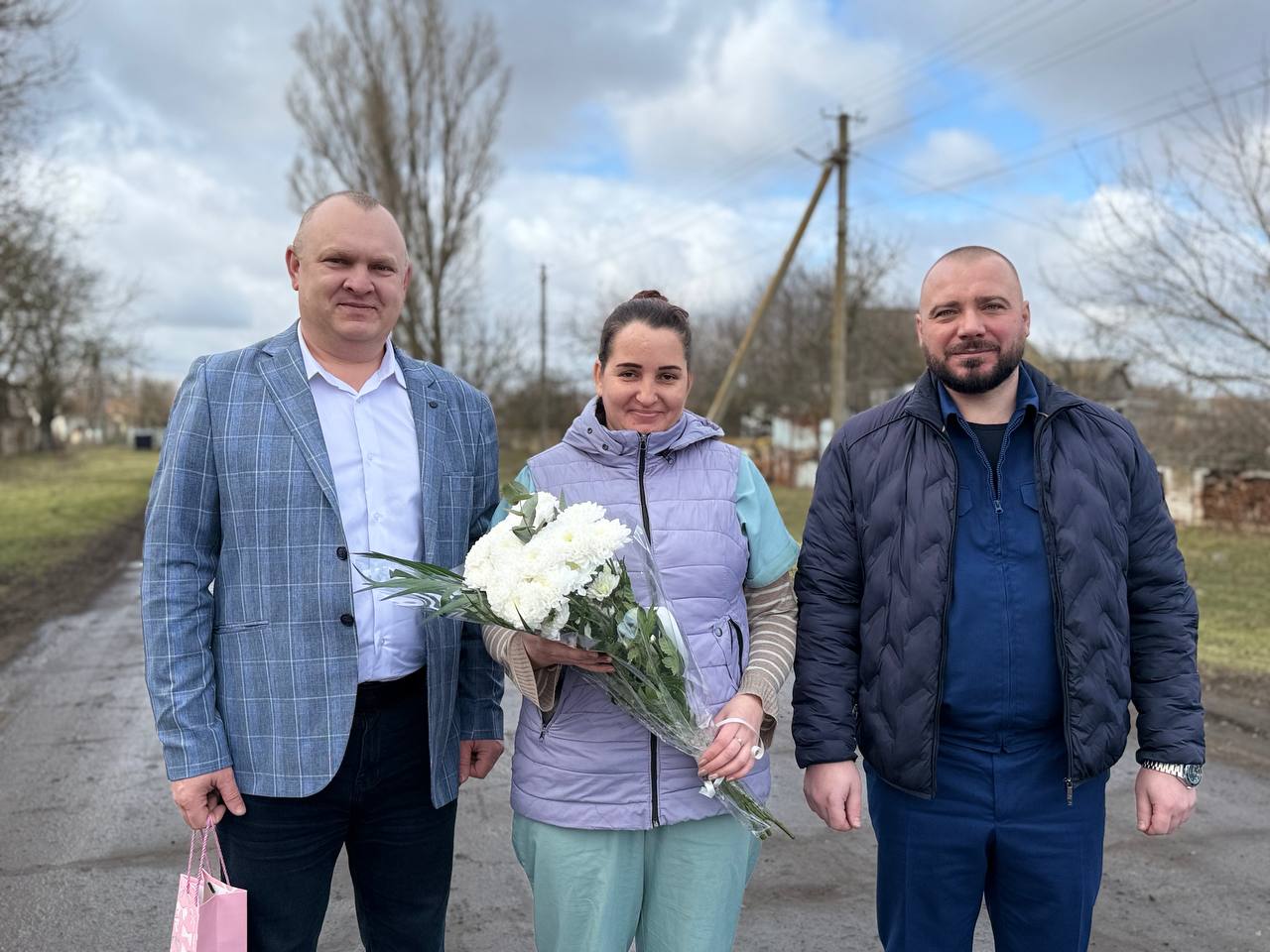 В преддверии прекрасного праздника весны, красоты и нежности — Международного женского дня 8 Марта — глава администрации Мелитопольского муниципального округа Чувашов Дмитрий Сергеевич совместно с заместителем прокурора... В преддверии прекрасного праздника весны, красоты и нежности — Международного женского дня 8 Марта — глава администрации Мелитопольского муниципального округа Чувашов Дмитрий Сергеевич совместно с заместителем прокурора...