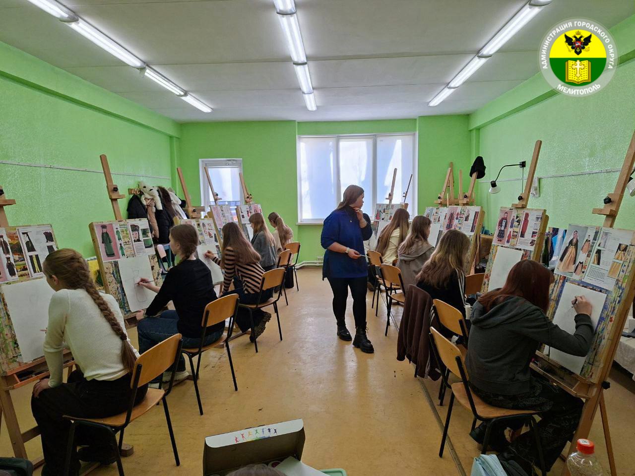 В Мелитопольской детской художественной школе прошел второй этап проекта «Хоровод народных кукол» В Мелитопольской детской художественной школе прошел второй этап проекта «Хоровод народных кукол»