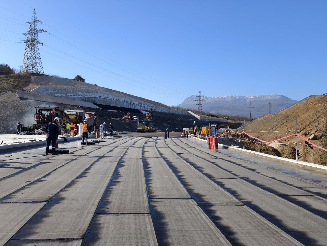 Четырехполосная дорога в обход Алушты готова на 80% Четырехполосная дорога в обход Алушты готова на 80%