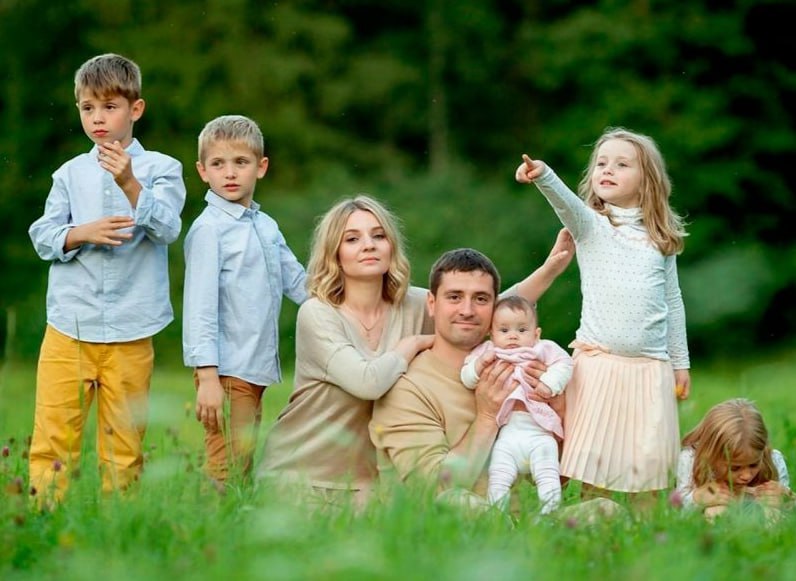 С 27 ноября 2025 года в Запорожской области вступило в силу новое Постановление Правительства, регламентирующее порядок выдачи удостоверений, подтверждающих статус многодетной семьи в Российской Федерации