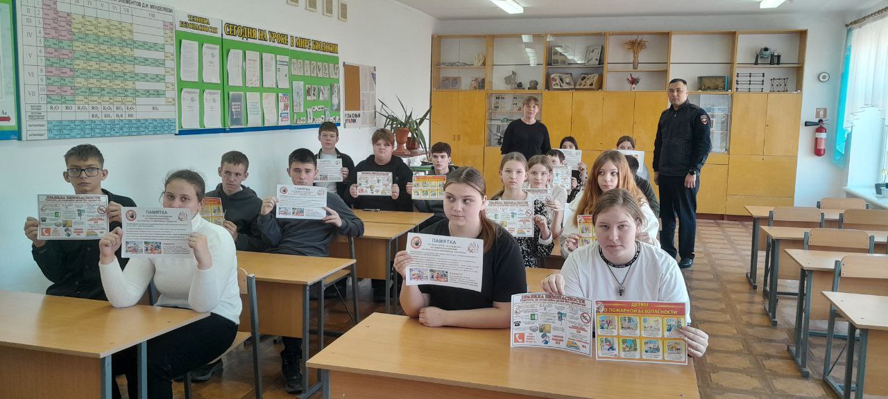 В рамках акции «Безопасное детство» и в связи с участившимися случаями нахождения несовершеннолетних на объектах повышенной опасности