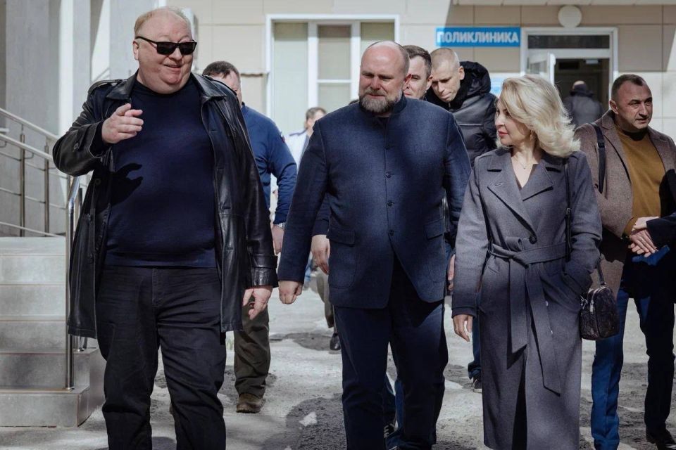 Евгений Балицкий: В рамках рабочего визита заместитель министра здравоохранения РФ Андрей Николаевич Плутницкий посетил Мелитопольский онкологический диспансер