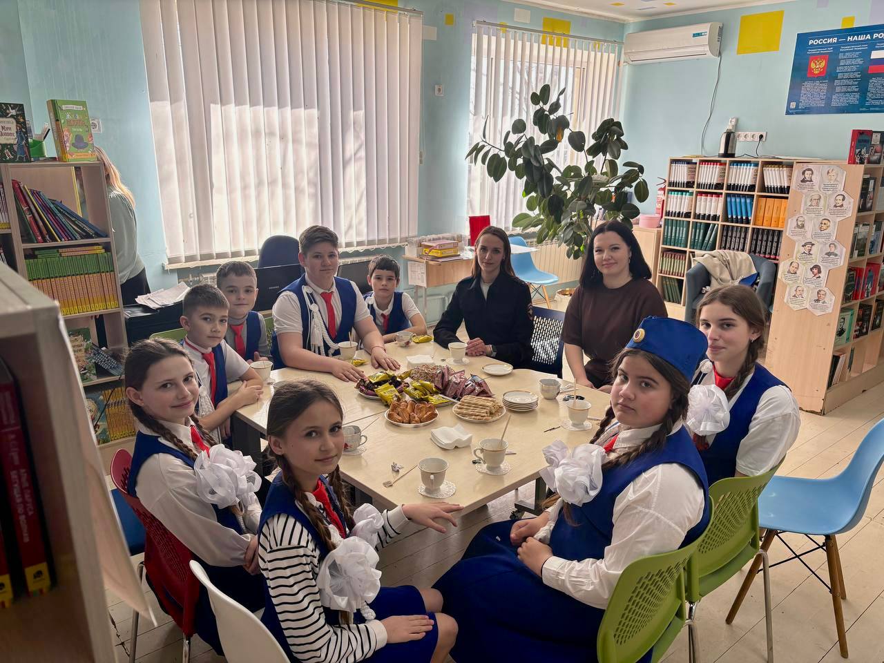 В ГБУ ОО ЗО "Константиновской СОШ № 1" состоялась замечательная флешмоб-акция под названием "Безопасный пешеход", организованная отрядом ЮИД совместно с сотрудниками Госавтоинспекции города Мелитополя В ГБУ ОО ЗО "Константиновской СОШ № 1" состоялась замечательная флешмоб-акция под названием "Безопасный пешеход", организованная отрядом ЮИД совместно с сотрудниками Госавтоинспекции города Мелитополя