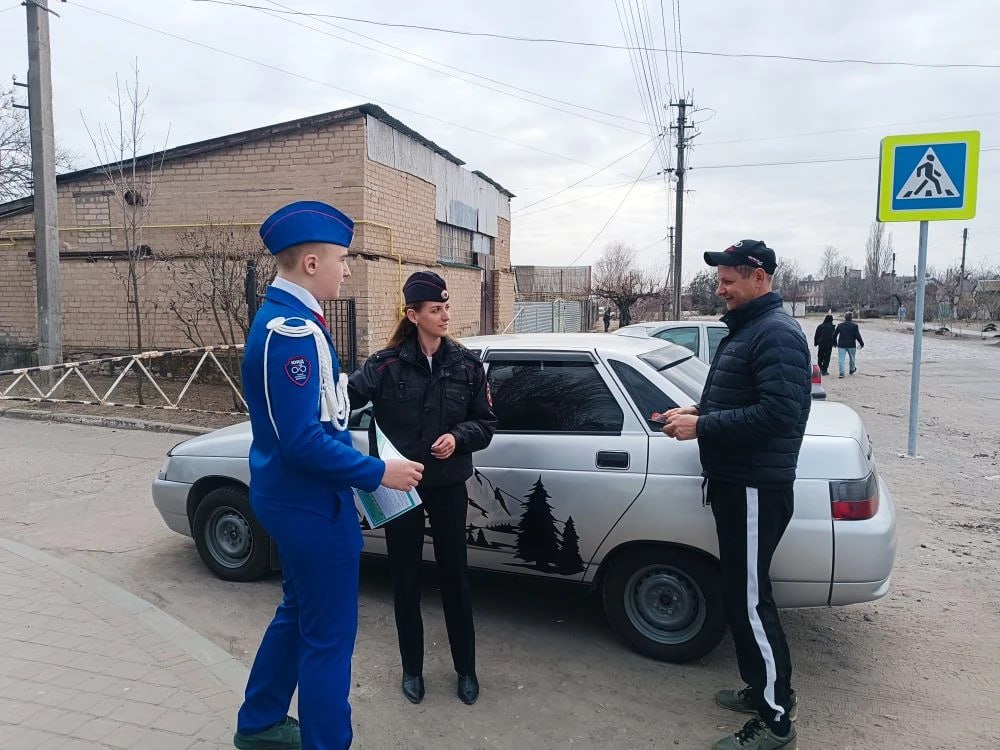 Сотрудники Госавтоинспекции совместно с отрядом ЮИД и «Родительским патрулем» провели профилактическую акцию вблизи Мелитопольской школы № 6 Сотрудники Госавтоинспекции совместно с отрядом ЮИД и «Родительским патрулем» провели профилактическую акцию вблизи Мелитопольской школы № 6