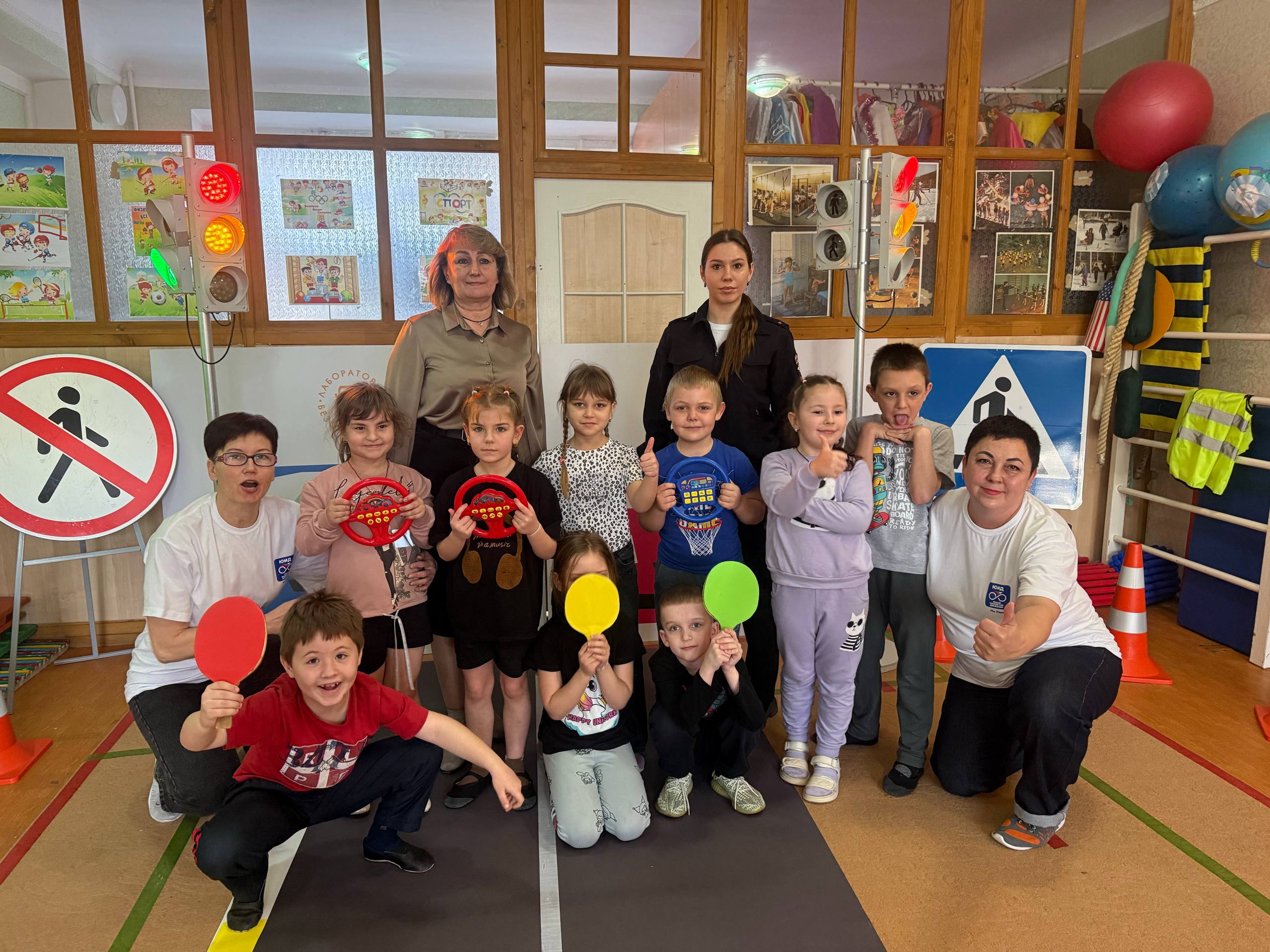 Безопасность на дорогах: Госавтоинспекция и «Лаборатория безопасности» в детских садах Мелитополя Безопасность на дорогах: Госавтоинспекция и «Лаборатория безопасности» в детских садах Мелитополя