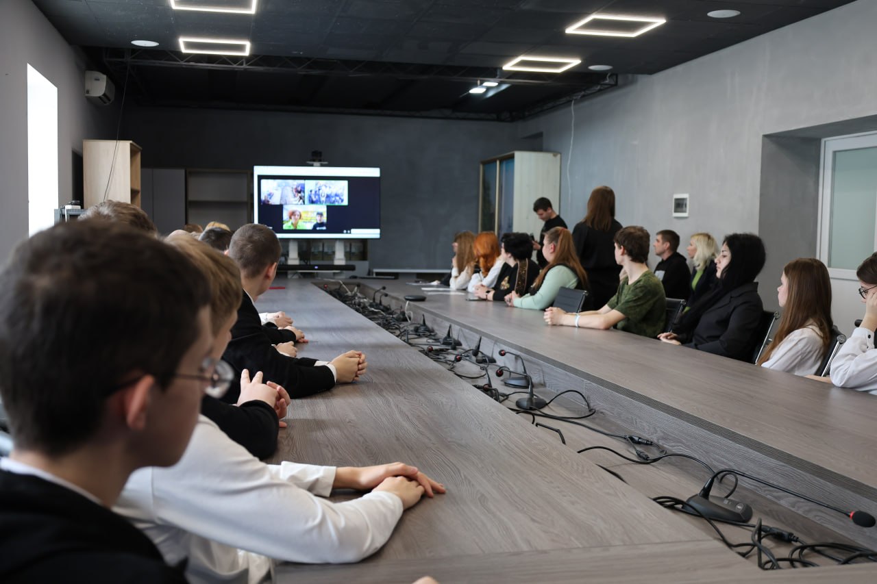 На площадке Министерства культуры Запорожской области был организован инклюзивный Единый день поэзии «Поэзия без границ и времени» На площадке Министерства культуры Запорожской области был организован инклюзивный Единый день поэзии «Поэзия без границ и времени»