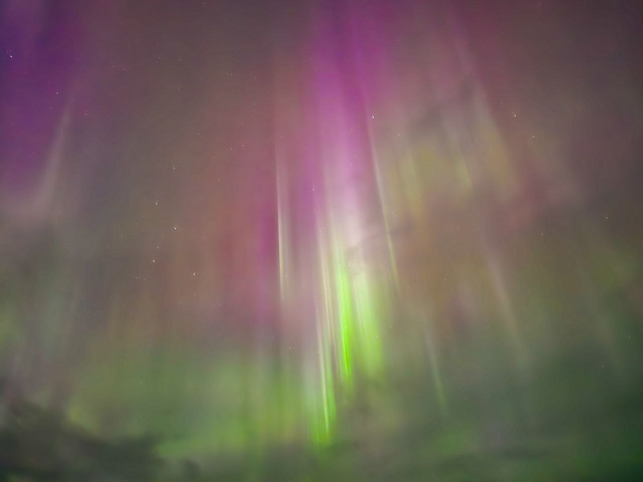 Этой ночью над Россией наблюдали яркое полярное сияние Этой ночью над Россией наблюдали яркое полярное сияние