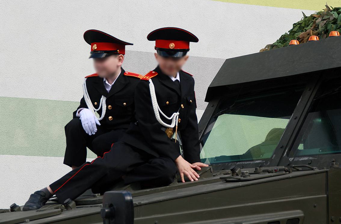 Более 250 учеников кадетских классов Росгвардии получили награды в Мелитопольской школе №15 имени графа Комаровского