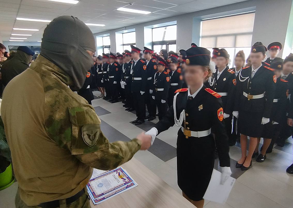 Более 250 учеников кадетских классов Росгвардии получили награды в Мелитопольской школе №15 имени графа Комаровского Более 250 учеников кадетских классов Росгвардии получили награды в Мелитопольской школе №15 имени графа Комаровского