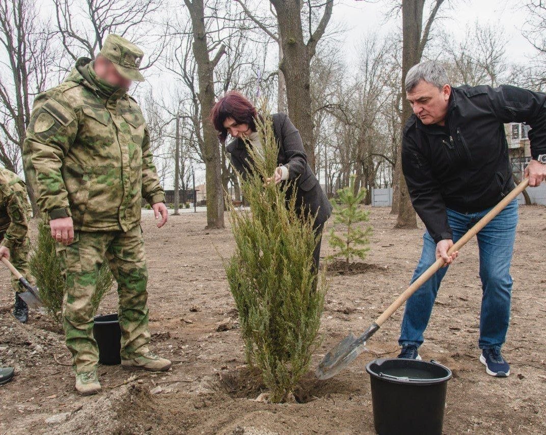 В Мелитополе глава городского округа Сергей Золотарёв поддержал инициативу Управления Росгвардии по Запорожской области и принял участие в закладке Аллеи Росгвардии в парке «Участников СВО» В Мелитополе глава городского округа Сергей Золотарёв поддержал инициативу Управления Росгвардии по Запорожской области и принял участие в закладке Аллеи Росгвардии в парке «Участников СВО»