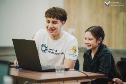 От теории к практике: в Мелитополе состоялось занятие «Очной Школы нейросетей»!