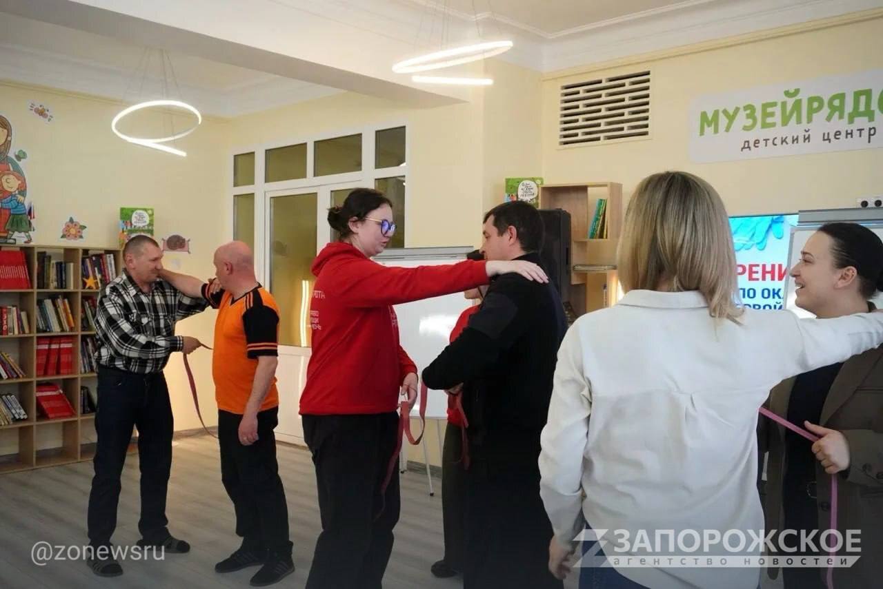 Молодежь провела для жителей Мелитополя мастер-класс по тактической медицине Молодежь провела для жителей Мелитополя мастер-класс по тактической медицине