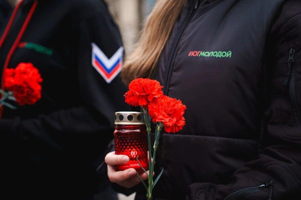 Молодёжь Запорожской области скорбит по жертвам атаки в Васильевке Молодёжь Запорожской области скорбит по жертвам атаки в Васильевке