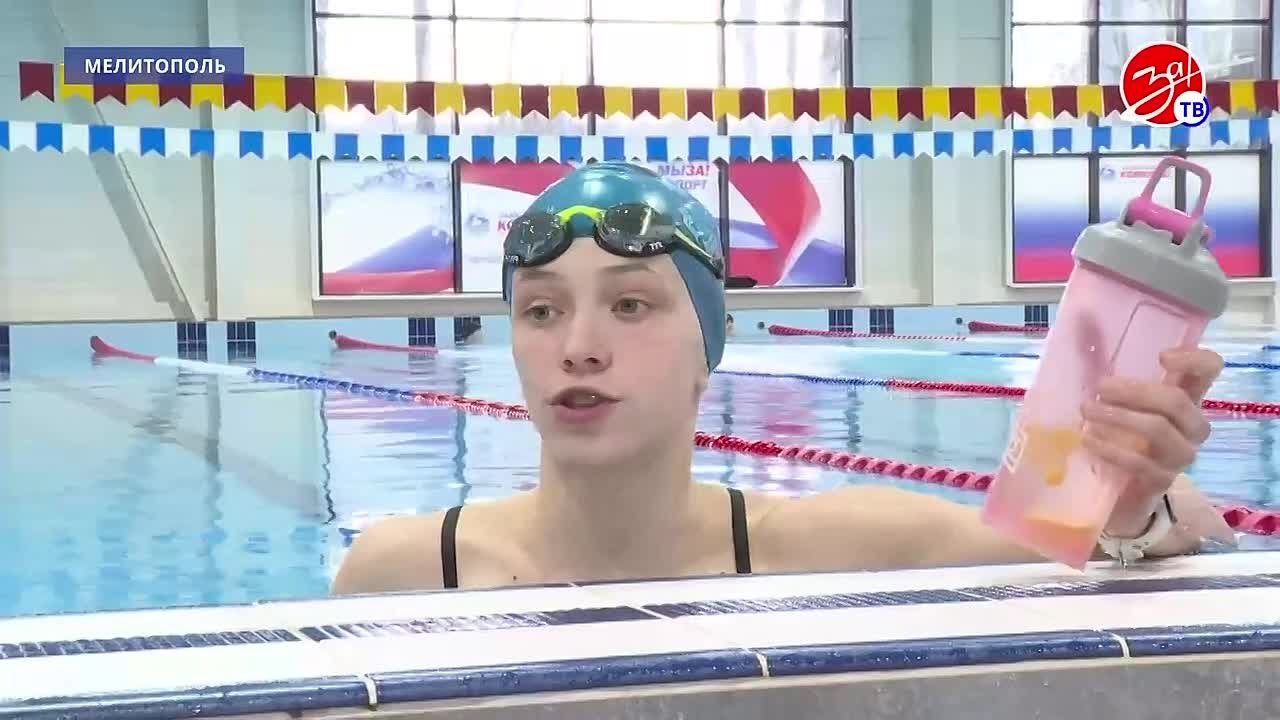 16-летняя мастер спорта Милана Мамина готовится к старту первенства России по плаванию