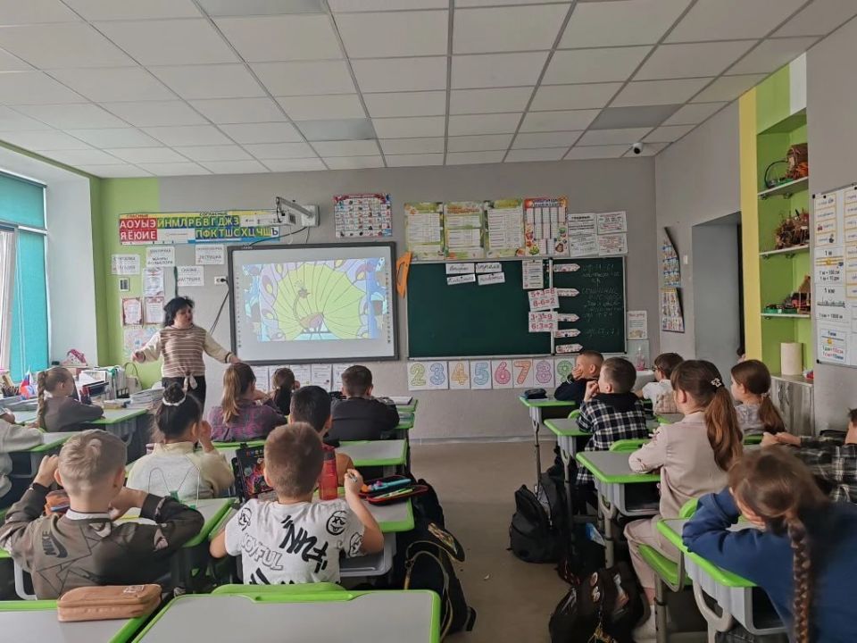 Сотрудники Центральной детской модельной библиотеки им. Гайдара провели литературную беседу «Волшебные истории Андерсена» , посвященную творчеству великого сказочника Ганса Христиана Андерсена, для учащихся 3-х классов ГБУ... Сотрудники Центральной детской модельной библиотеки им. Гайдара провели литературную беседу «Волшебные истории Андерсена» , посвященную творчеству великого сказочника Ганса Христиана Андерсена, для учащихся 3-х классов ГБУ...