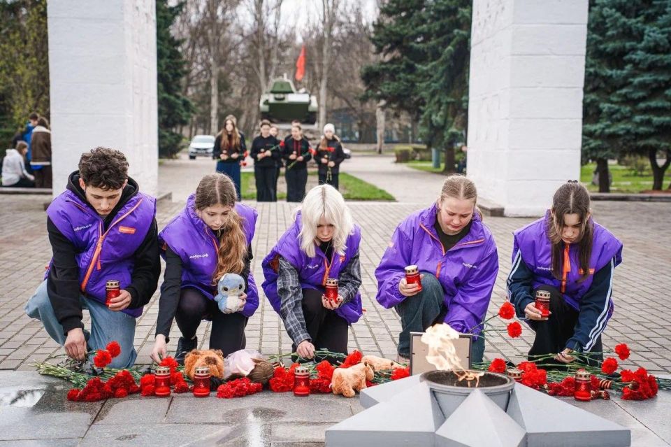 Молодёжь Запорожской области скорбит по жертвам атаки в Васильевке Молодёжь Запорожской области скорбит по жертвам атаки в Васильевке