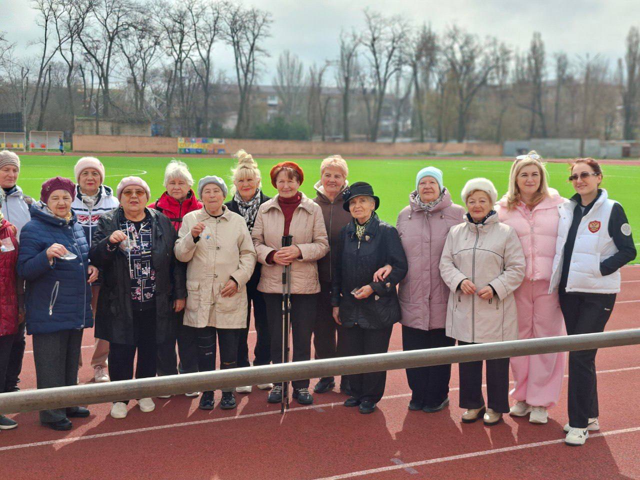 В Мелитополе на стадионе парка имени Горького состоялся марафон по скандинавской ходьбе В Мелитополе на стадионе парка имени Горького состоялся марафон по скандинавской ходьбе