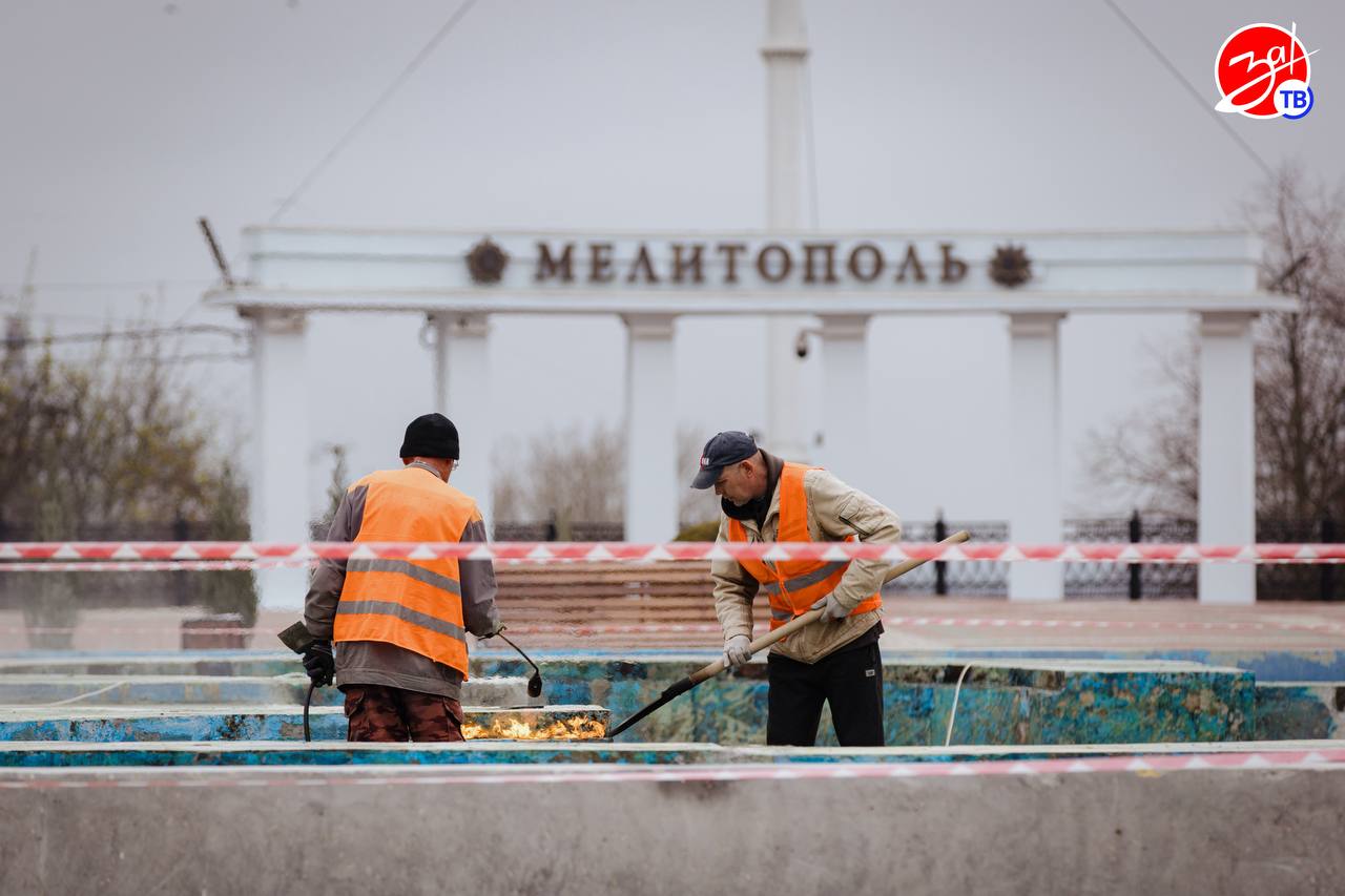 На площади Победы в Мелитополе проводят реконструкцию фонтана На площади Победы в Мелитополе проводят реконструкцию фонтана