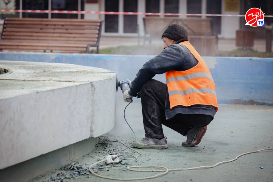 На площади Победы в Мелитополе проводят реконструкцию фонтана На площади Победы в Мелитополе проводят реконструкцию фонтана