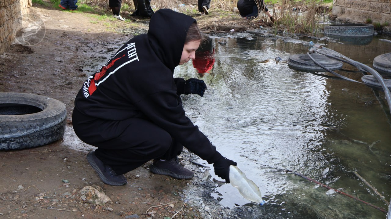 Активисты Единой России и МГЕР очистили ручей в Мелитополе в рамках акции «Антипаводок» Активисты Единой России и МГЕР очистили ручей в Мелитополе в рамках акции «Антипаводок»