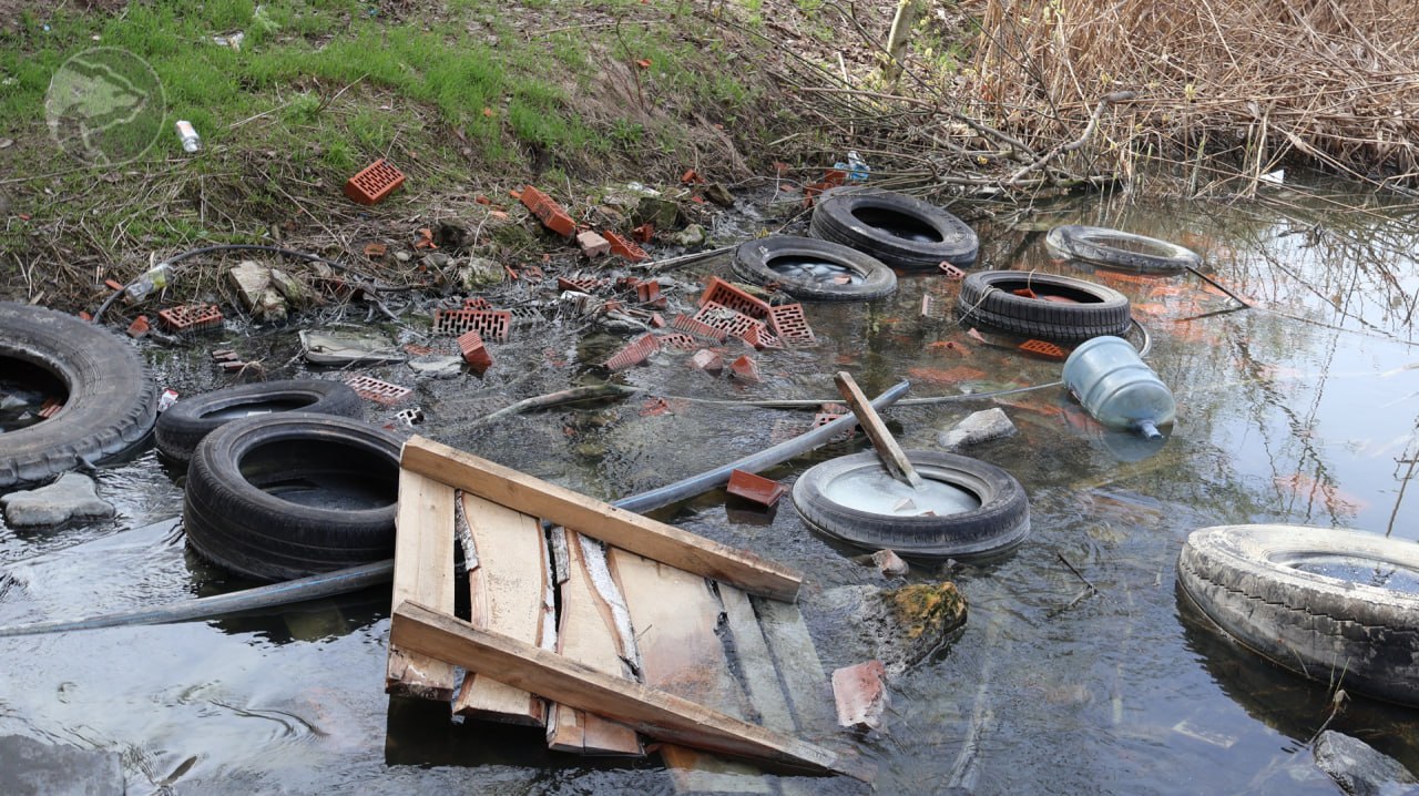 Активисты Единой России и МГЕР очистили ручей в Мелитополе в рамках акции «Антипаводок» Активисты Единой России и МГЕР очистили ручей в Мелитополе в рамках акции «Антипаводок»