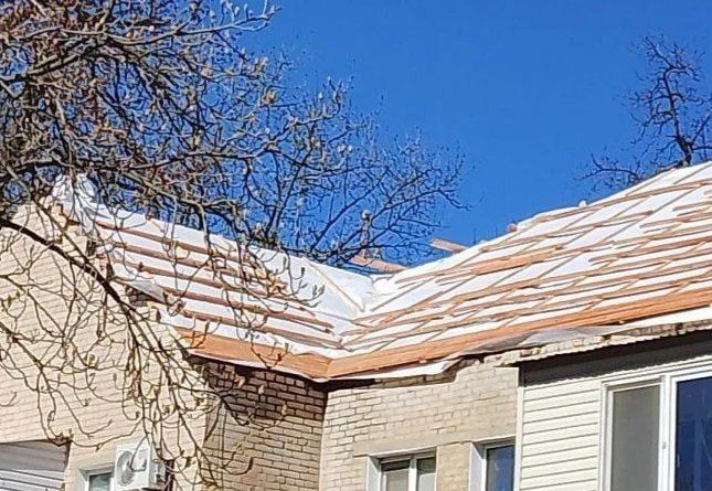 В городском округе Мелитополь стартовал ремонт кровель многоквартирных домов В городском округе Мелитополь стартовал ремонт кровель многоквартирных домов