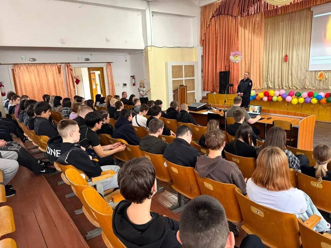 Транспортная полиция Запорожья провела для школьников и студентов профилактическую акцию «Безопасный транспорт» Транспортная полиция Запорожья провела для школьников и студентов профилактическую акцию «Безопасный транспорт»