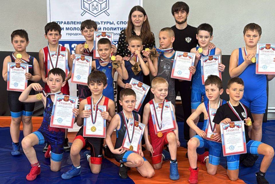 Сила, мастерство и спортивный дух на ковре Сила, мастерство и спортивный дух на ковре