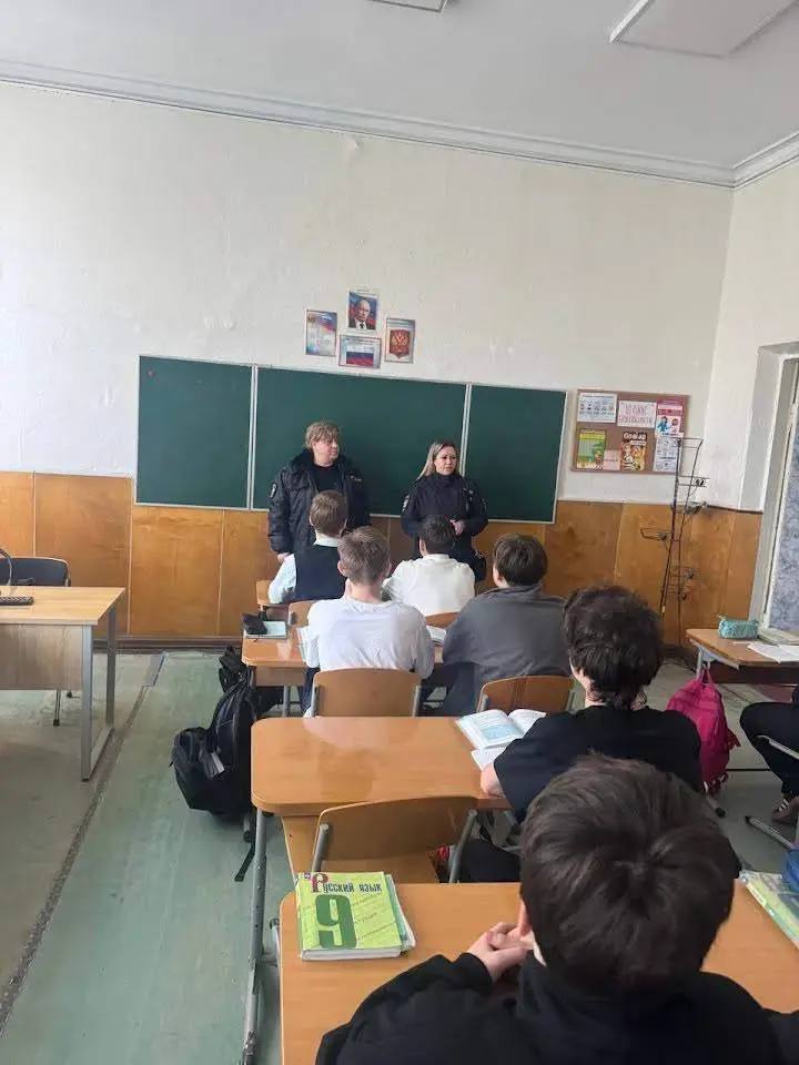 Транспортная полиция Запорожья провела для школьников и студентов профилактическую акцию «Безопасный транспорт» Транспортная полиция Запорожья провела для школьников и студентов профилактическую акцию «Безопасный транспорт»