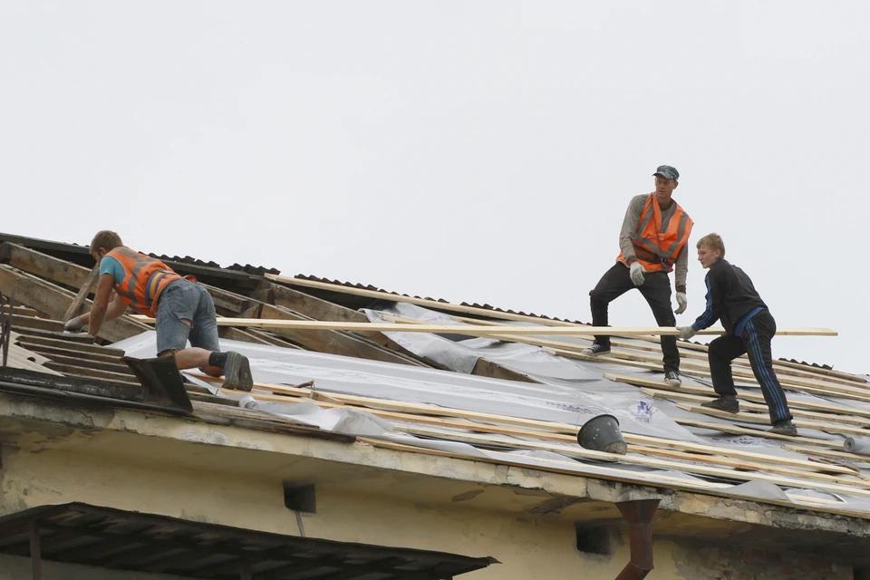 В поселке Мирное отремонтируют кровлю дома на улице Центральной