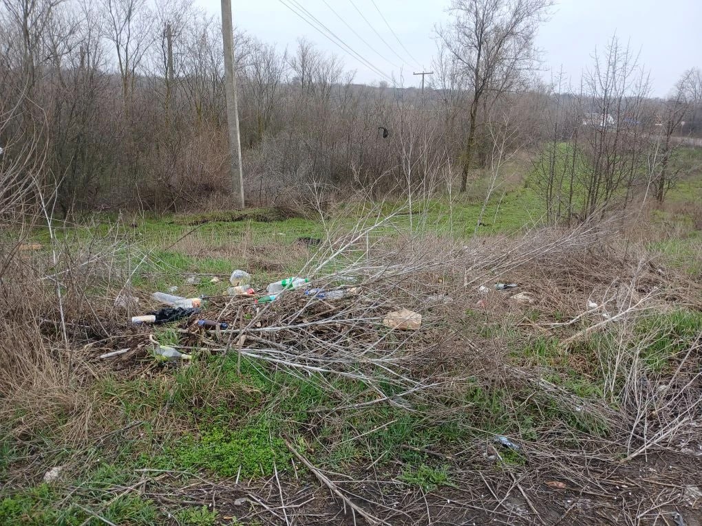 Сотрудники МБУ «Жилсервис» продолжают проводить плановые работы по уборке мусора на обочинах и прилегающих территориях Сотрудники МБУ «Жилсервис» продолжают проводить плановые работы по уборке мусора на обочинах и прилегающих территориях