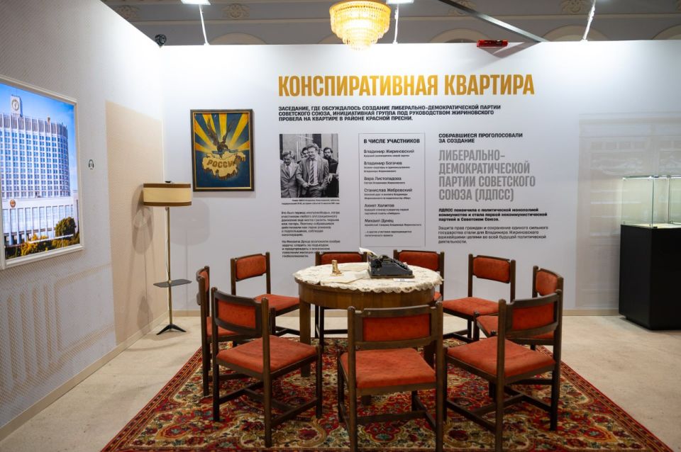 Жириновский. Продолжение. ЛДПР: Встреча с эпохой в «Манеже» Жириновский. Продолжение. ЛДПР: Встреча с эпохой в «Манеже»