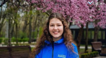 В Мелитополе в День космонавтики прошел флешмоб «Улыбка Гагарина»