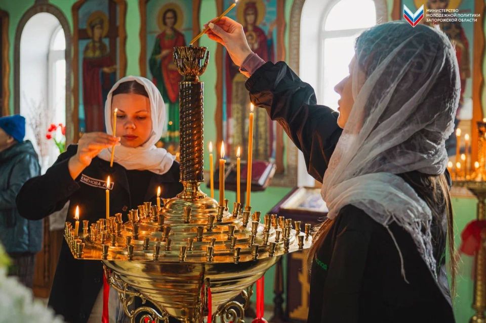 Светлое воскресенье: «Юг Молодой» встретил Пасху в храмах города Светлое воскресенье: «Юг Молодой» встретил Пасху в храмах города