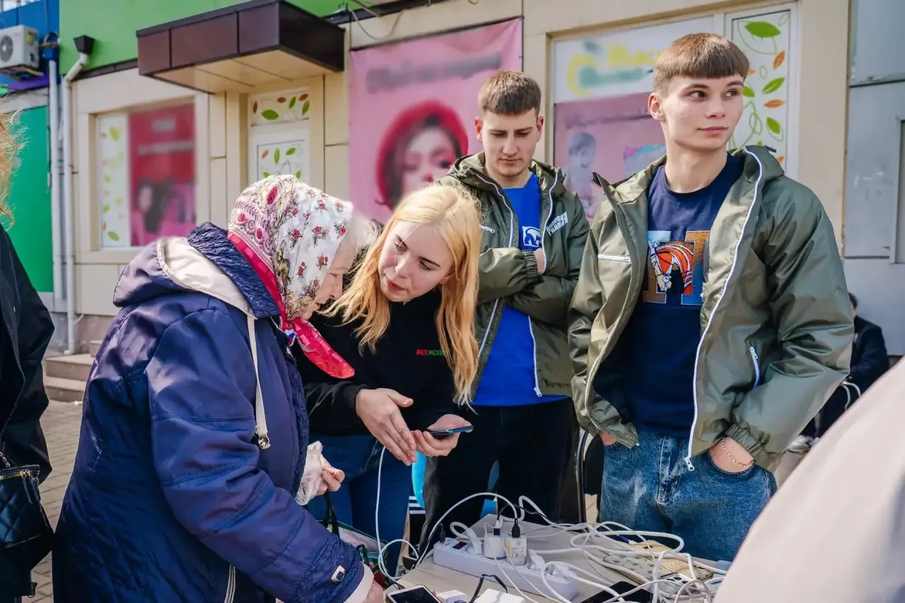 Евгений Балицкий: Активисты молодёжного движения «ЮгМолодой», волонтёры регионального штаба #МЫВМЕСТЕ и активисты партии «Единая Россия» развернули мобильные пункты зарядки мобильных телефонов и портативных устройств Евгений Балицкий: Активисты молодёжного движения «ЮгМолодой», волонтёры регионального штаба #МЫВМЕСТЕ и активисты партии «Единая Россия» развернули мобильные пункты зарядки мобильных телефонов и портативных устройств