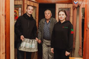 Помощь, которая так важна: волонтёры доставляют питьевую воду в Мелитополе