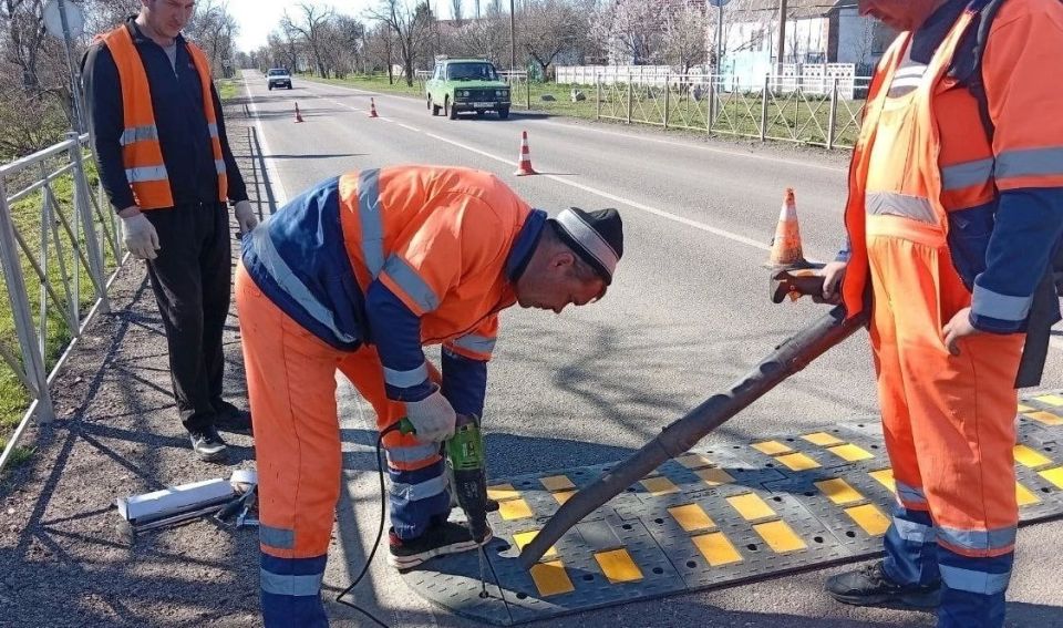 ГУП «УАЗО» продолжает выполнять работы по обеспечению безопасности дорожного движения на территории Запорожской области ГУП «УАЗО» продолжает выполнять работы по обеспечению безопасности дорожного движения на территории Запорожской области