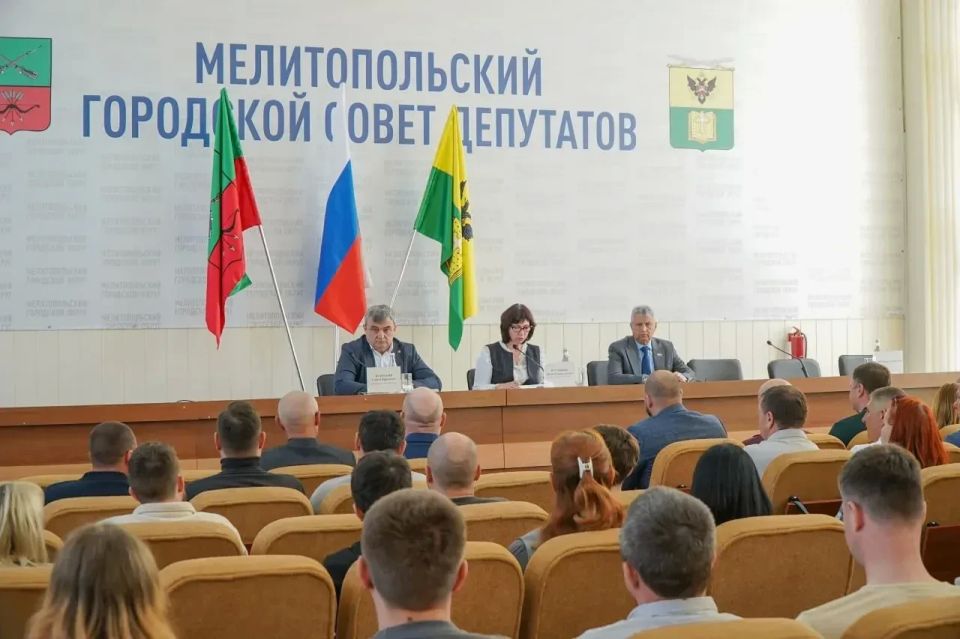 Виктор Емельяненко: Принял участие в работе 36-й сессии Мелитопольского городского Совета депутатов, где с докладом выступил глава городского округа Мелитополь Сергей Золотарёв Виктор Емельяненко: Принял участие в работе 36-й сессии Мелитопольского городского Совета депутатов, где с докладом выступил глава городского округа Мелитополь Сергей Золотарёв