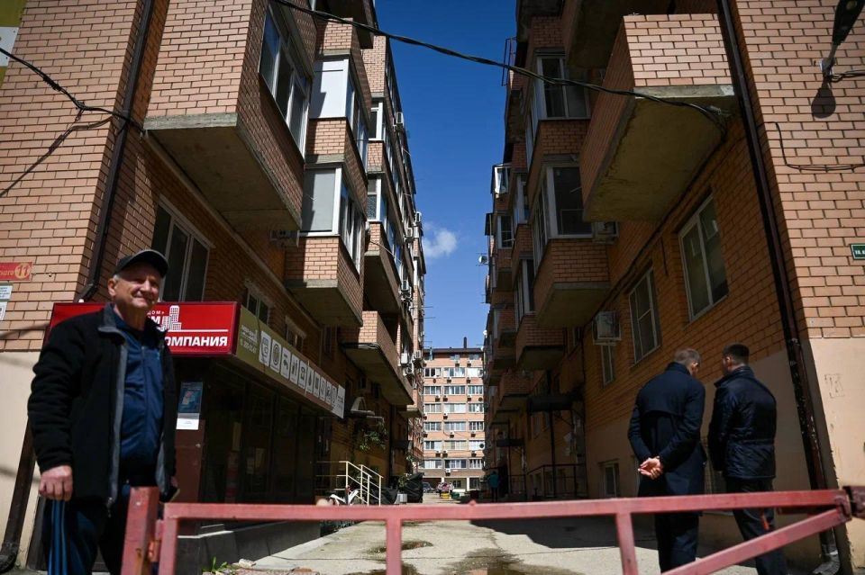 По итогам рабочей поездки в столицу Кубани Председателя ЛДПР Леонида Слуцкого обозначились две системные проблемы федерального масштаба, требующие срочного вмешательства: хаотичная застройка без социальной инфраструктуры и... По итогам рабочей поездки в столицу Кубани Председателя ЛДПР Леонида Слуцкого обозначились две системные проблемы федерального масштаба, требующие срочного вмешательства: хаотичная застройка без социальной инфраструктуры и...