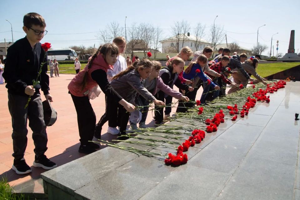 Владимир Константинов: Около 50 учащихся школы села Высокое Мелитопольского района с экскурсионным визитом посетили Крым Владимир Константинов: Около 50 учащихся школы села Высокое Мелитопольского района с экскурсионным визитом посетили Крым