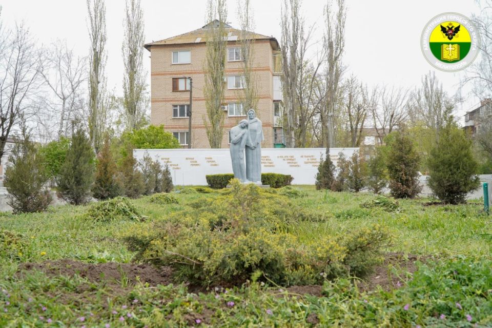 В Мелитополе выполнили благоустройство мемориала Братское кладбище В Мелитополе выполнили благоустройство мемориала Братское кладбище
