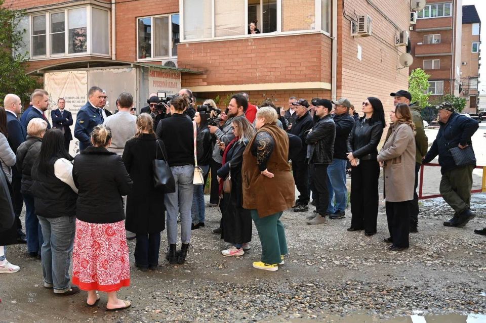 По итогам рабочей поездки в столицу Кубани Председателя ЛДПР Леонида Слуцкого обозначились две системные проблемы федерального масштаба, требующие срочного вмешательства: хаотичная застройка без социальной инфраструктуры и... По итогам рабочей поездки в столицу Кубани Председателя ЛДПР Леонида Слуцкого обозначились две системные проблемы федерального масштаба, требующие срочного вмешательства: хаотичная застройка без социальной инфраструктуры и...