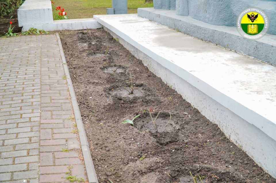 В Мелитополе выполнили благоустройство мемориала Братское кладбище В Мелитополе выполнили благоустройство мемориала Братское кладбище