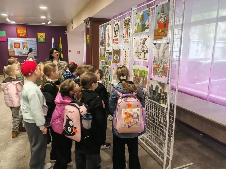 В Областном центре искусств и народного творчества проходит выставка, приуроченная к 40-летию со дня катастрофы на Чернобыльской АЭС В Областном центре искусств и народного творчества проходит выставка, приуроченная к 40-летию со дня катастрофы на Чернобыльской АЭС