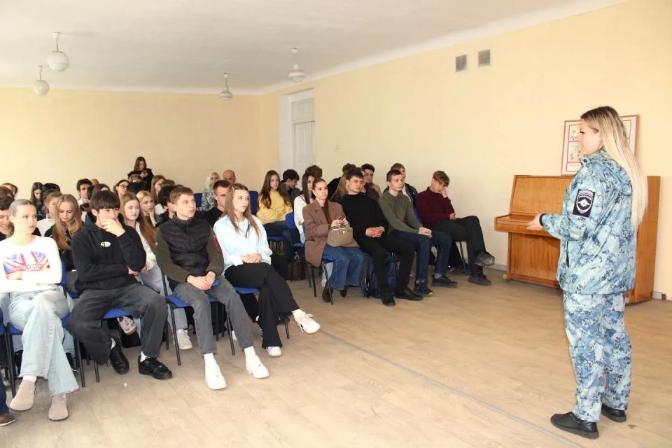 Транспортная полиция Запорожья провела открытый урок для старшеклассников о пагубном влиянии наркотических средств Транспортная полиция Запорожья провела открытый урок для старшеклассников о пагубном влиянии наркотических средств