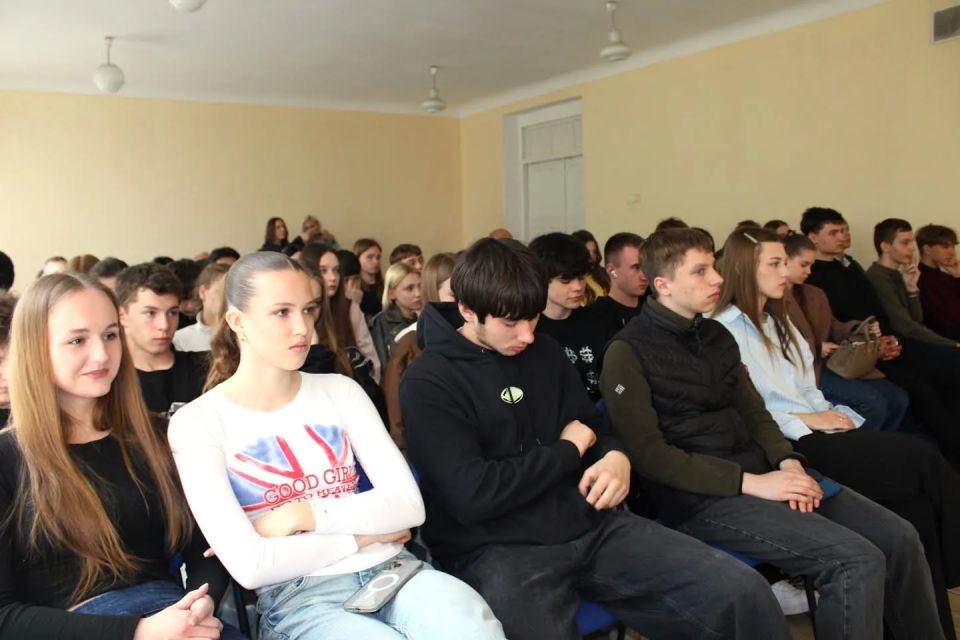 Транспортная полиция Запорожья провела открытый урок для старшеклассников о пагубном влиянии наркотических средств Транспортная полиция Запорожья провела открытый урок для старшеклассников о пагубном влиянии наркотических средств