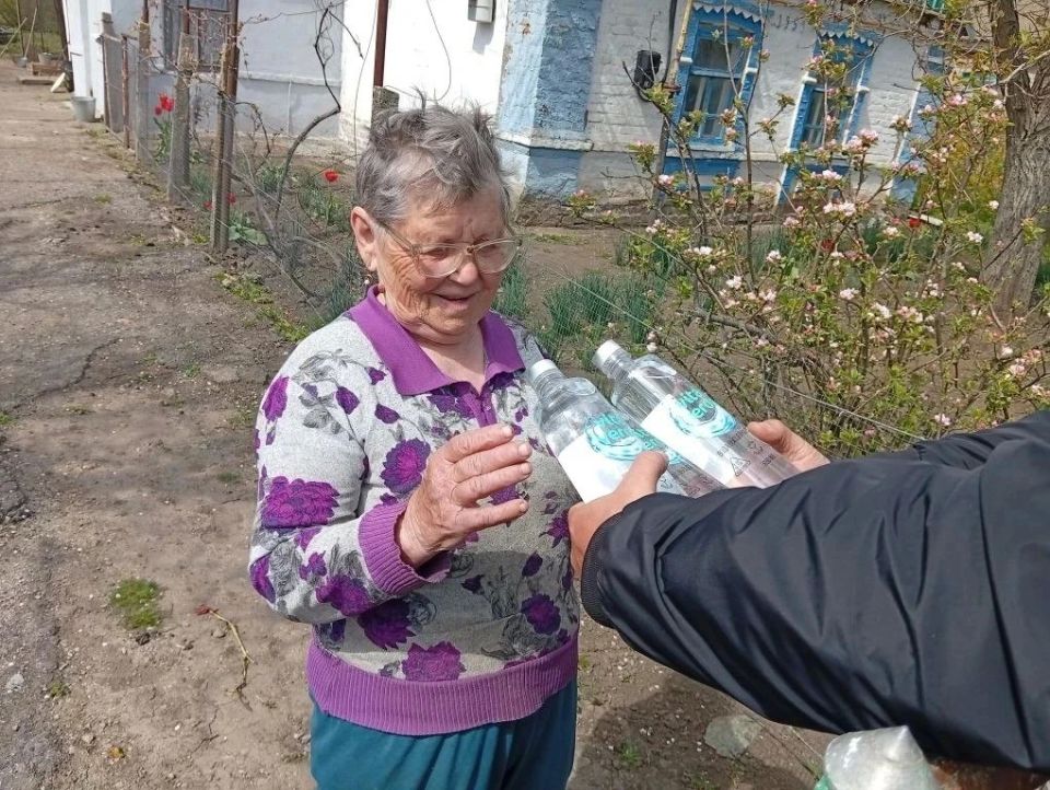 Для жителей Новгородковского территориального отдела была организована выдача питьевой воды Для жителей Новгородковского территориального отдела была организована выдача питьевой воды