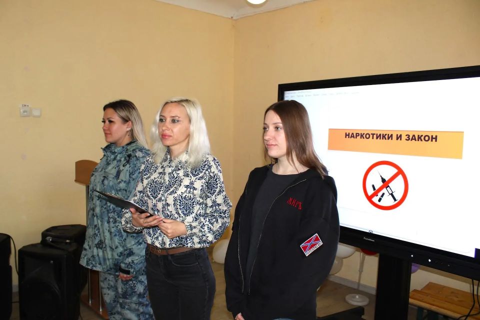 Транспортная полиция Запорожья провела открытый урок для старшеклассников о пагубном влиянии наркотических средств Транспортная полиция Запорожья провела открытый урок для старшеклассников о пагубном влиянии наркотических средств