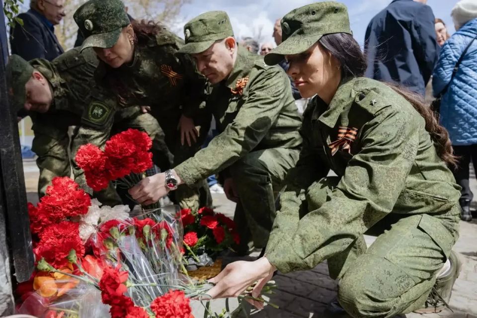 Офицеры Следственного комитета России по Запорожской области почтили память ликвидаторов аварии на Чернобыльской АЭС Офицеры Следственного комитета России по Запорожской области почтили память ликвидаторов аварии на Чернобыльской АЭС